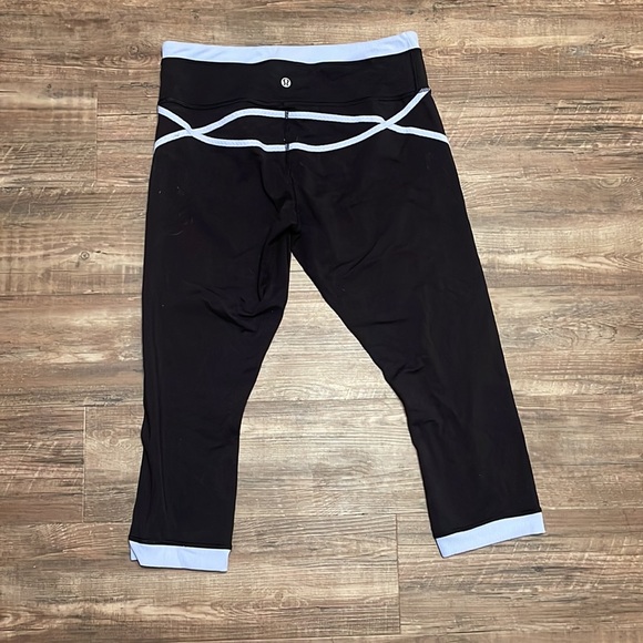Lululemon crop leggings!! - Picture 2 of 3